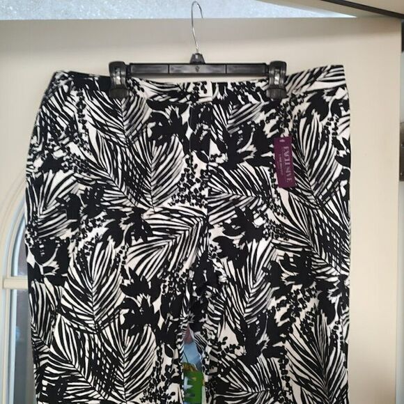 New Lane Bryant White Black Tropical Designed Cropped Pants Size Women's 20 - Picture 2 of 2